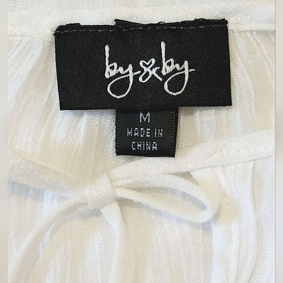 by & by White Textured Floral Embroidered 3/4 Sleeve Cover-up Blouse Size M - Picture 6 of 9